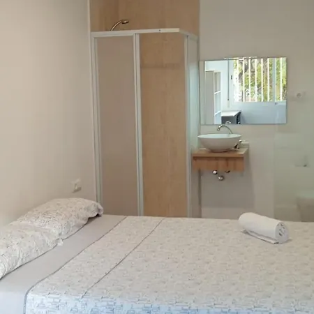 Y Suite. Upv, Uv Y Playa Valencia