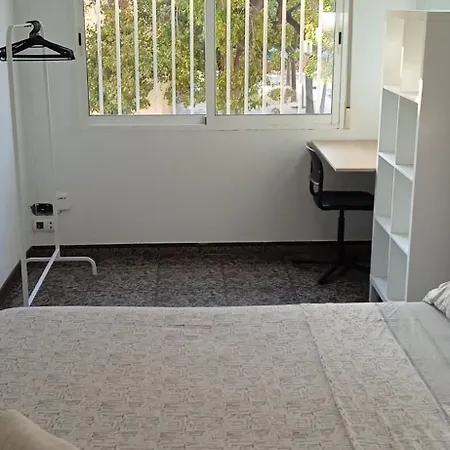 Y Suite. Upv, Uv Y Playa Pensionat *